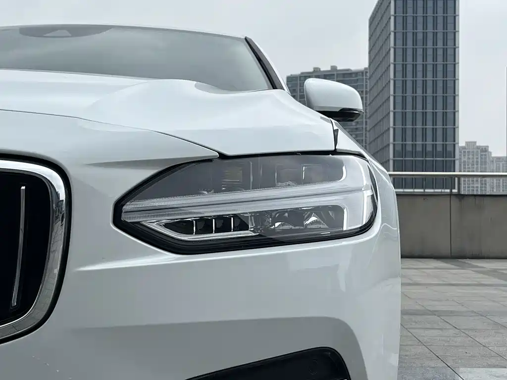Volvo S90 — фото 20