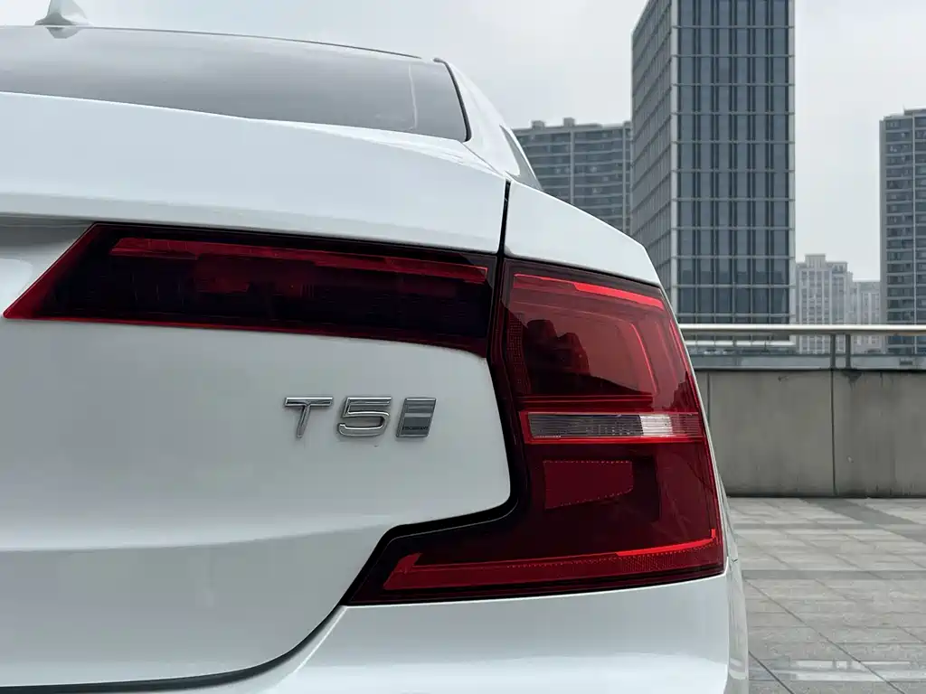 Volvo S90 — фото 21