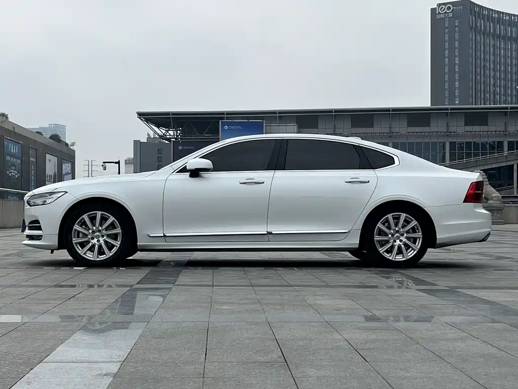 Volvo S90 — фото 7