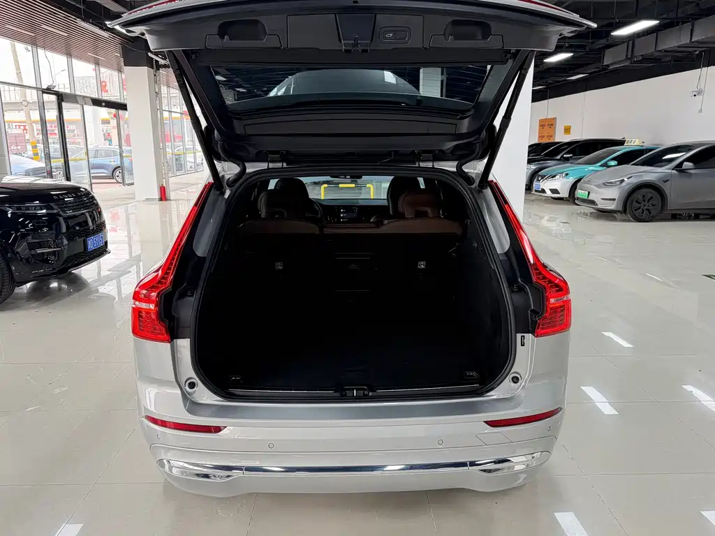 Volvo XC60 — фото 14