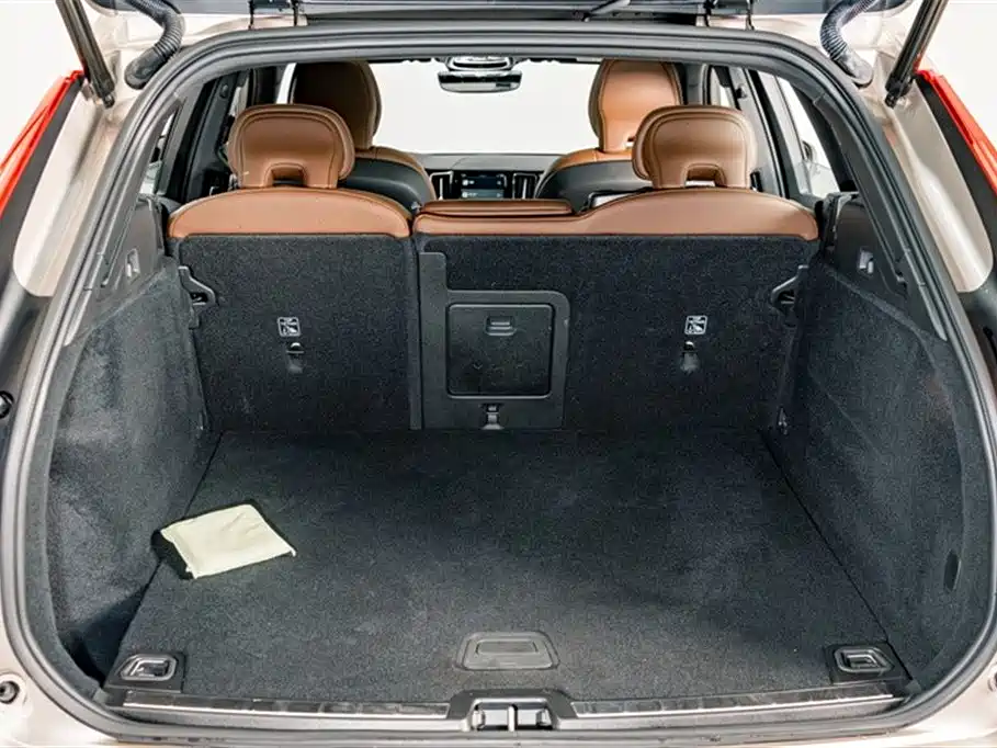 Volvo XC60 — фото 23