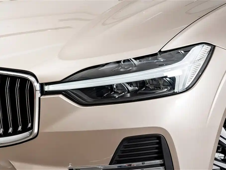 Volvo XC60 — фото 4