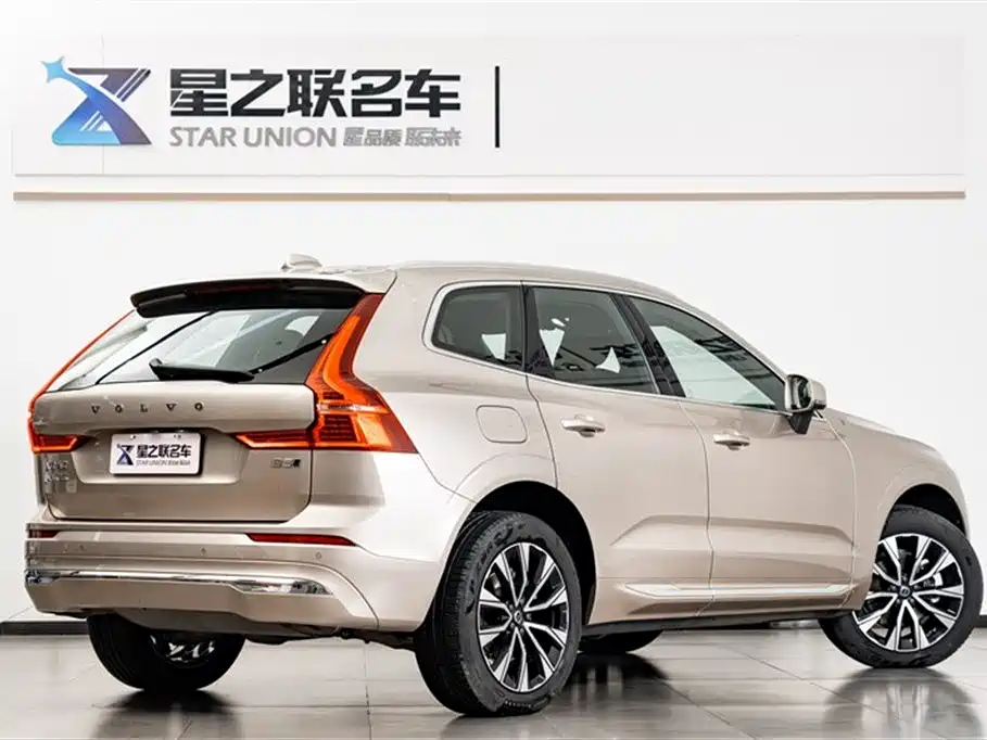 Volvo XC60 — фото 7