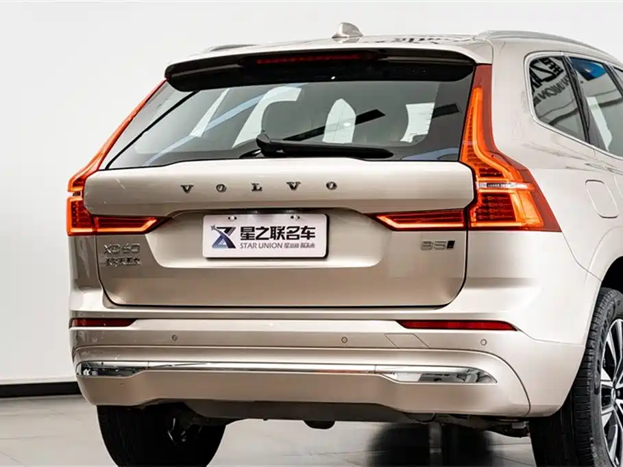 Volvo XC60 — фото 8