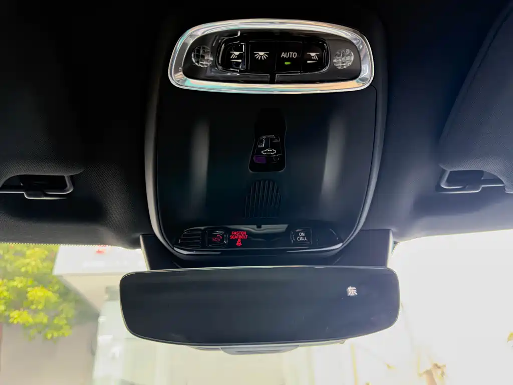 Volvo XC90 — фото 13