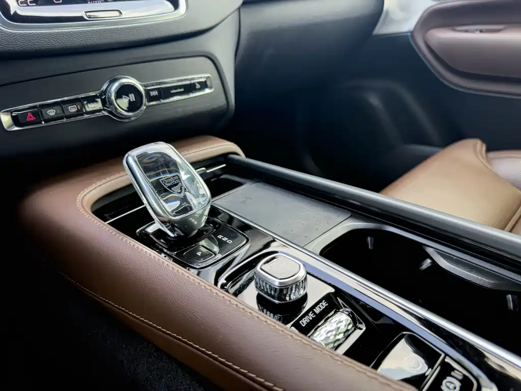 Volvo XC90 — фото 14