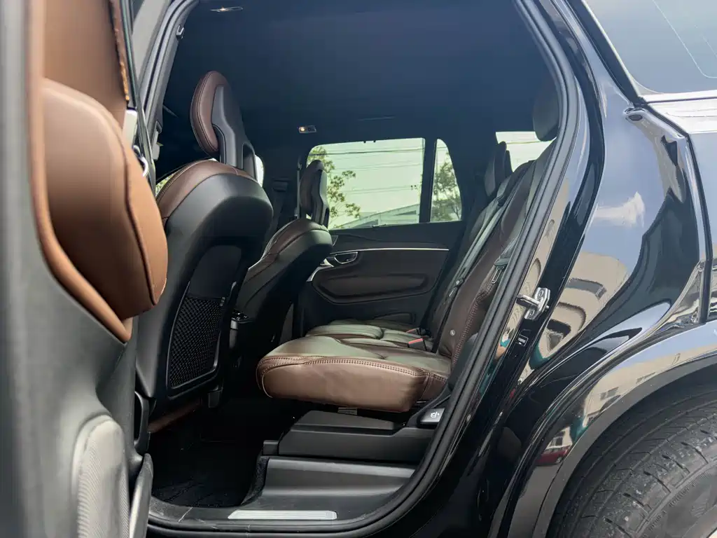 Volvo XC90 — фото 23