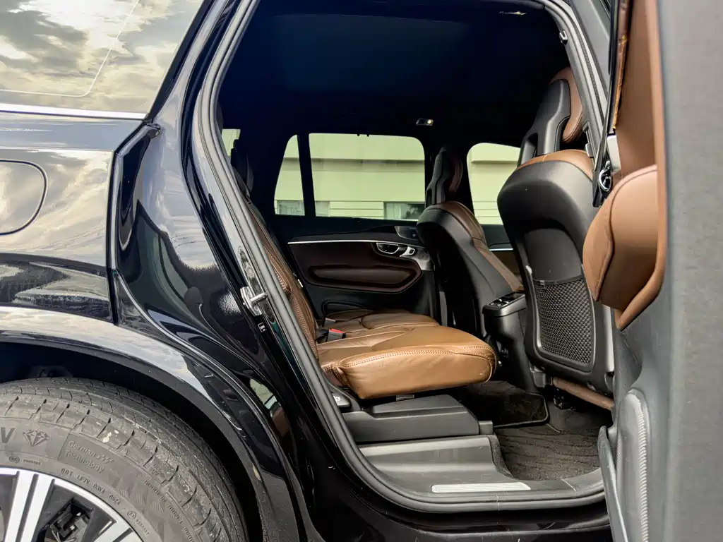 Volvo XC90 — фото 25