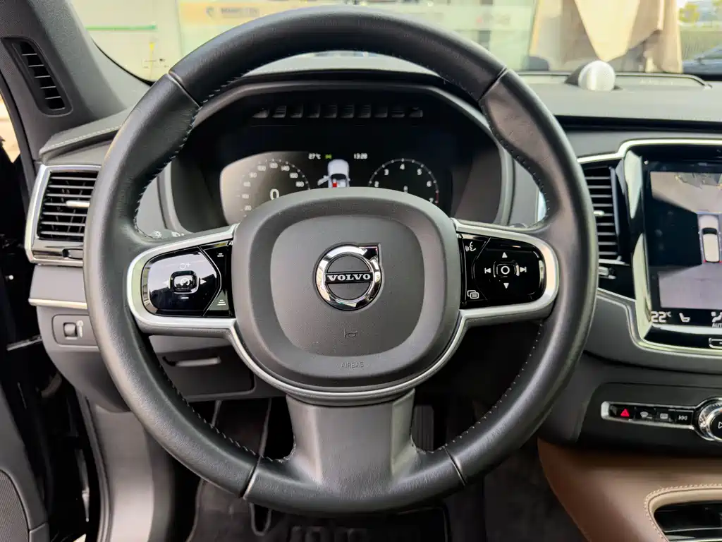 Volvo XC90 — фото 10