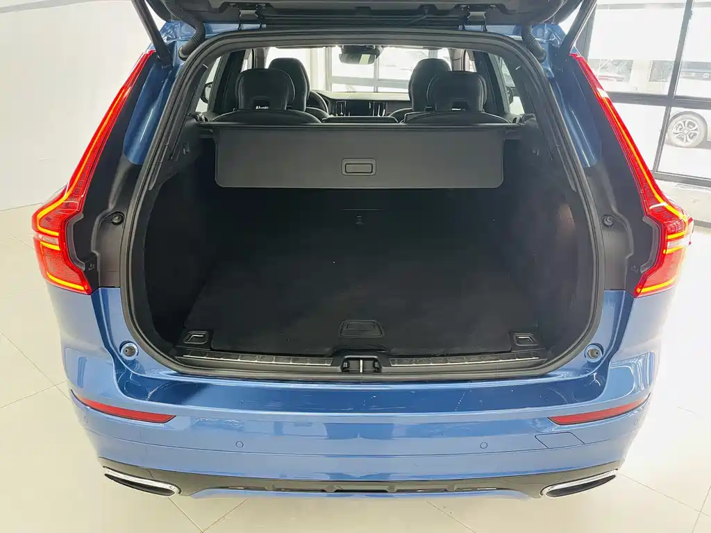 Volvo XC60 PHEV — фото 14