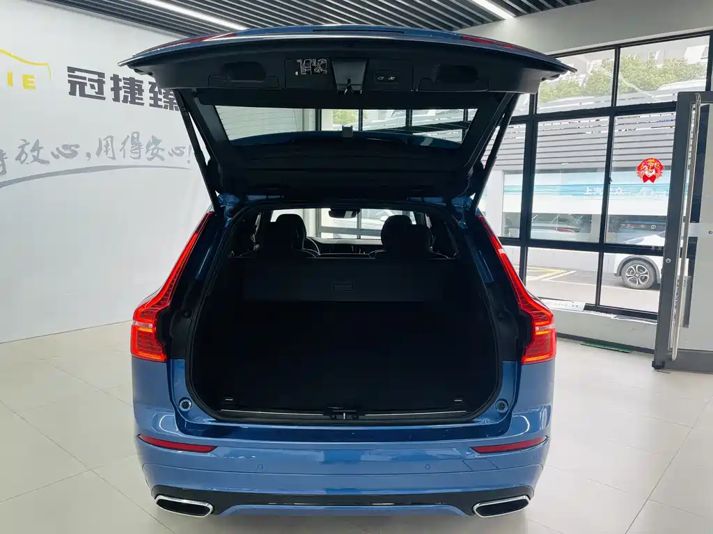 Volvo XC60 PHEV — фото 15