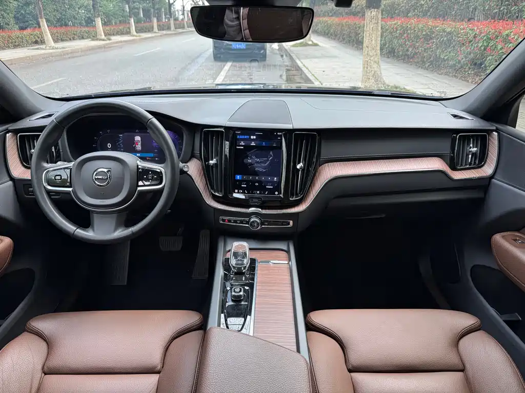 Volvo XC60 — фото 14