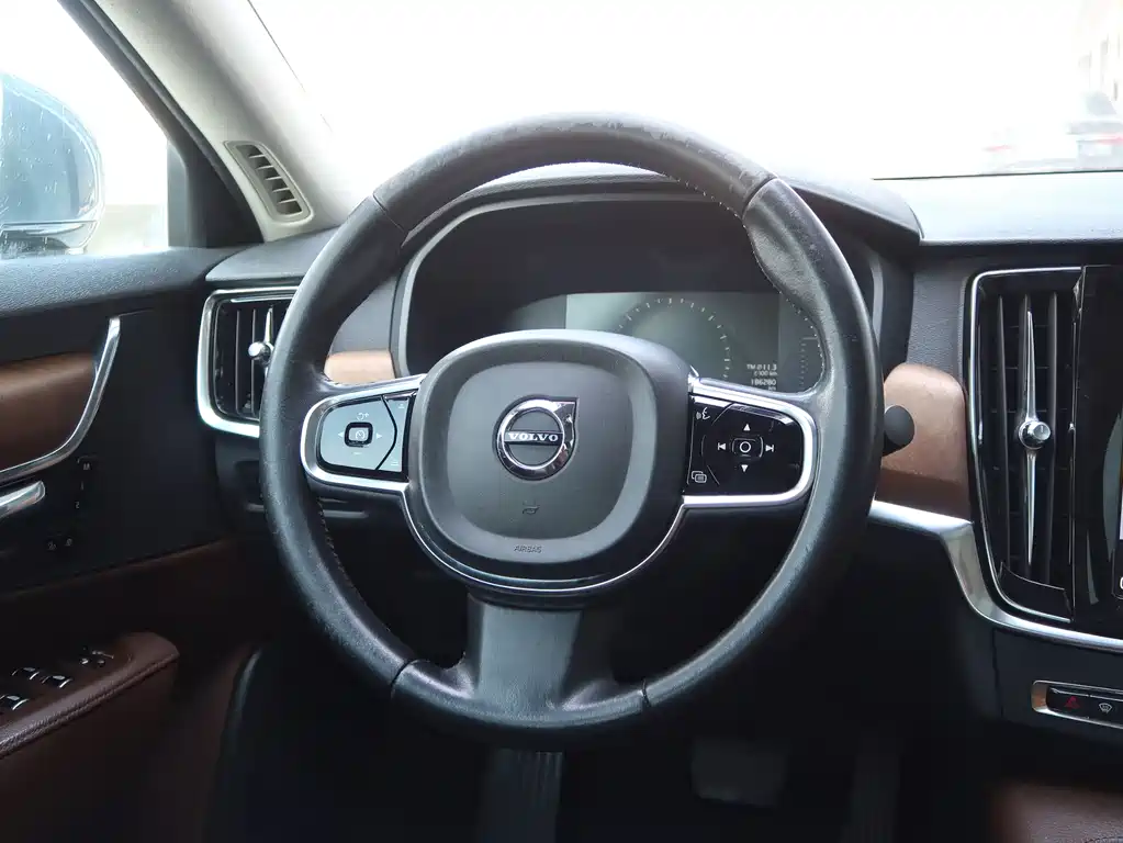 Volvo S90 — фото 9