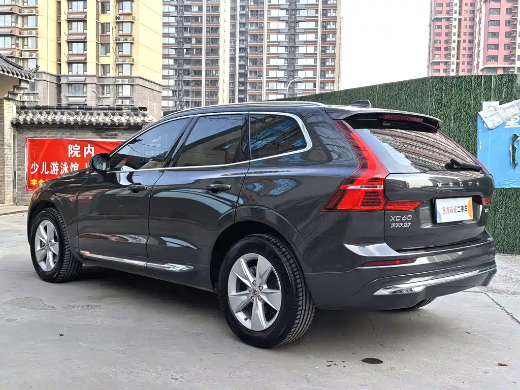 Volvo XC60 — фото 13