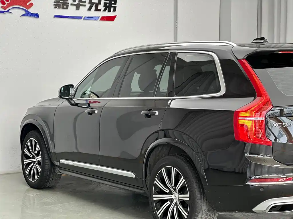 Volvo XC90 — фото 13