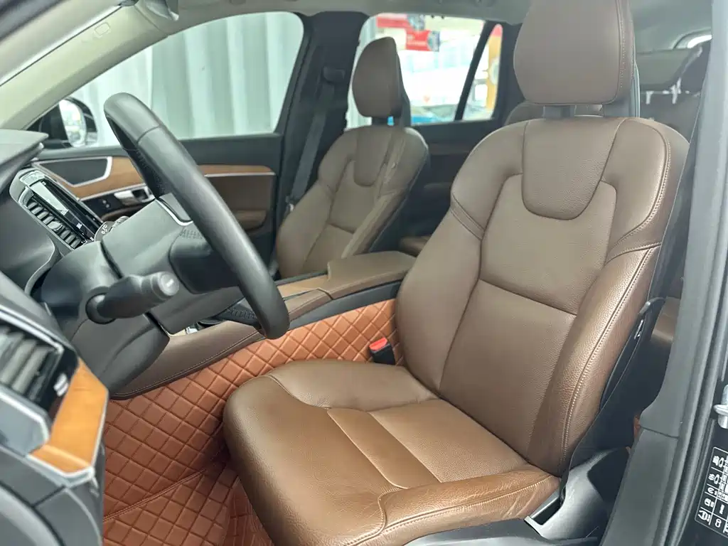 Volvo XC90 — фото 20