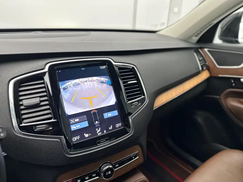 Volvo XC90 — фото 28