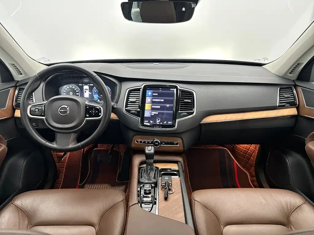 Volvo XC90 — фото 39