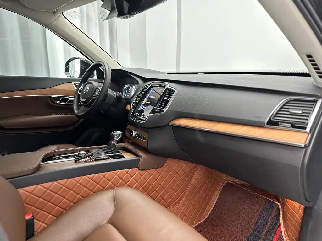 Volvo XC90 — фото 40