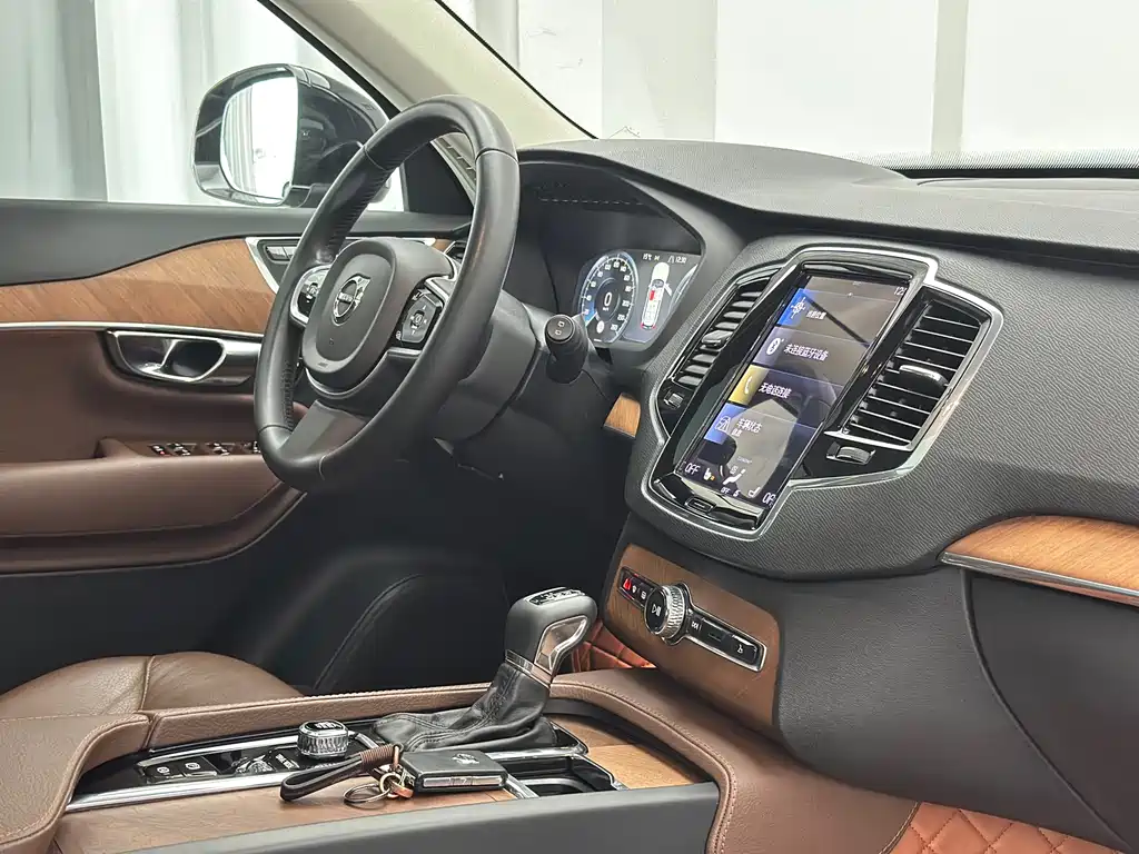 Volvo XC90 — фото 41