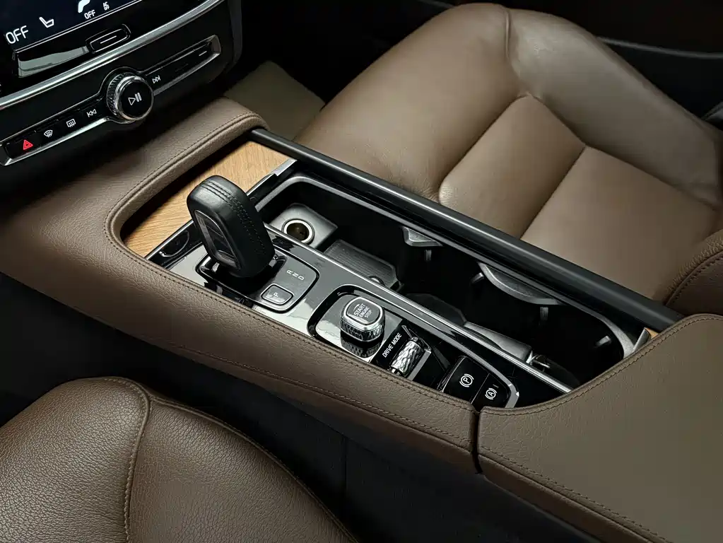 Volvo S90 — фото 11