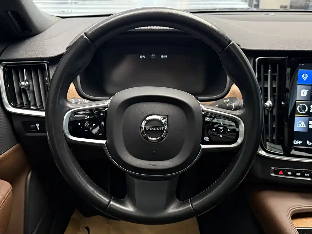Volvo S90 — фото 14