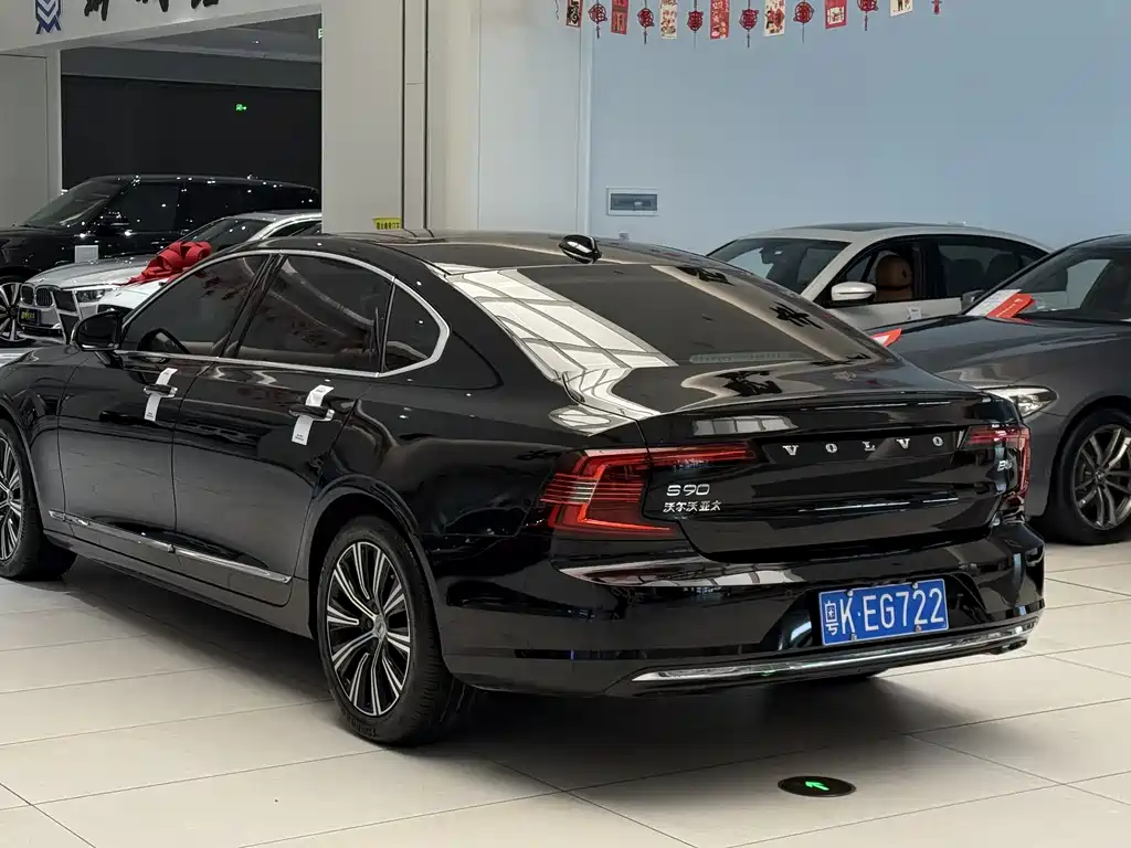 Volvo S90 — фото 4