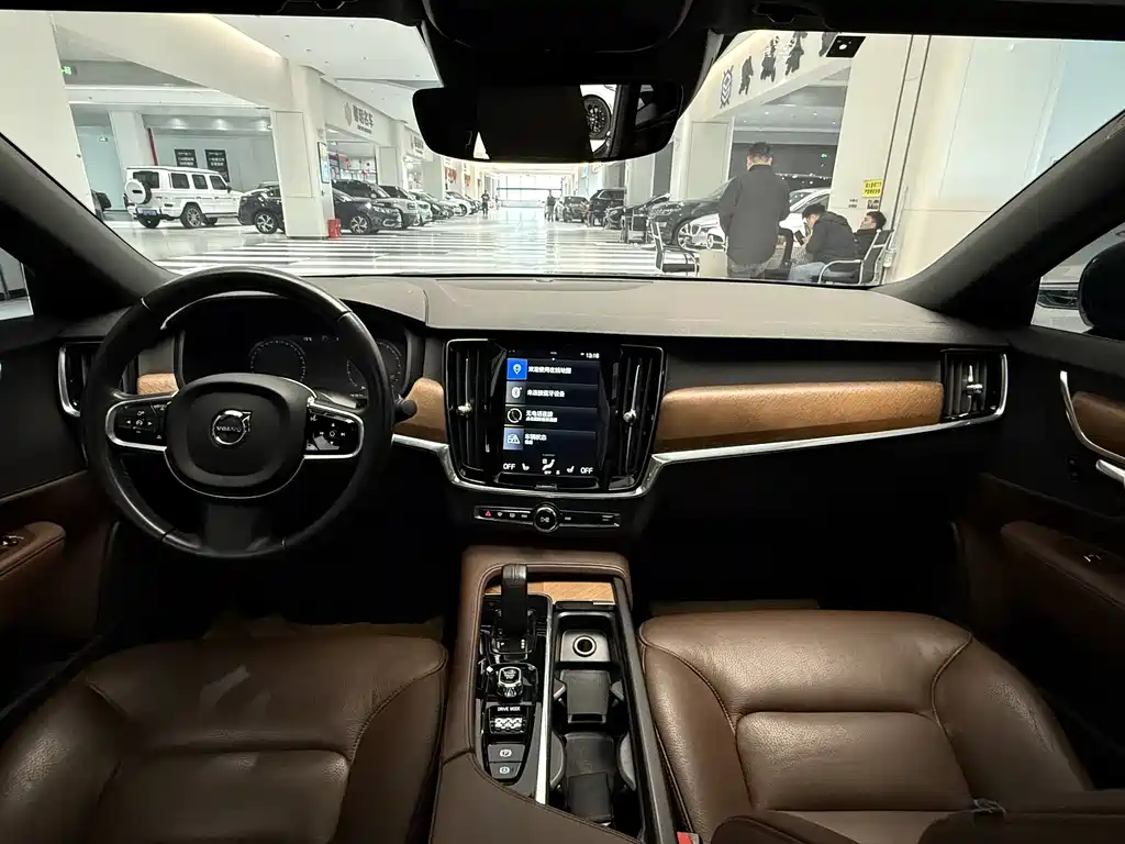 Volvo S90 — фото 9