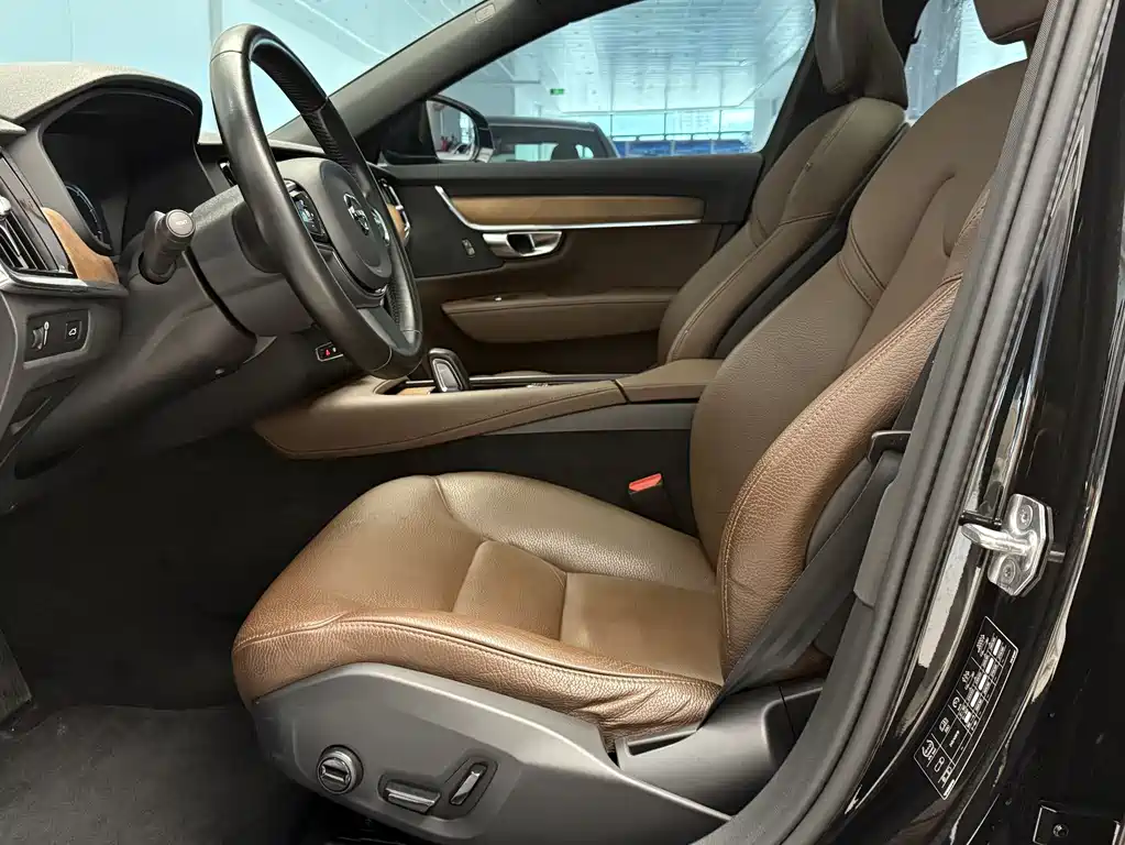 Volvo S90 — фото 10