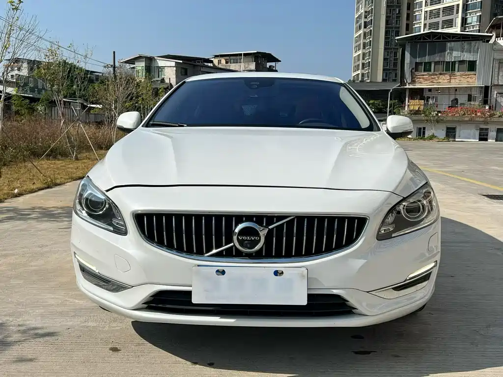 Volvo S60 — фото 2