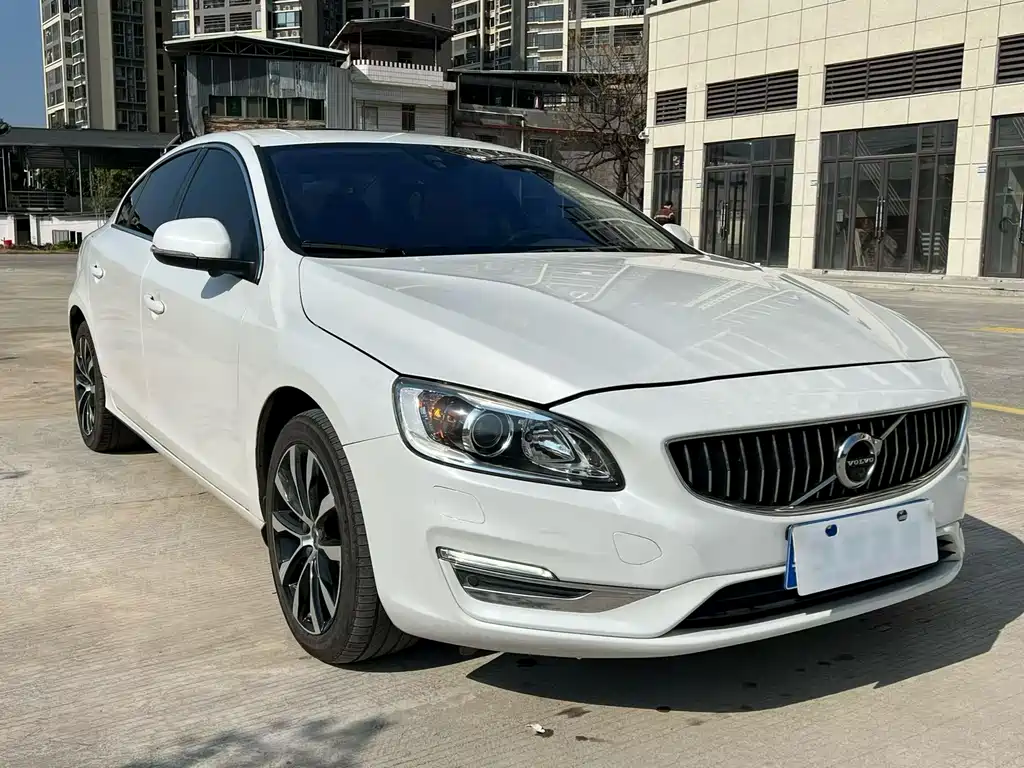Volvo S60 — фото 3