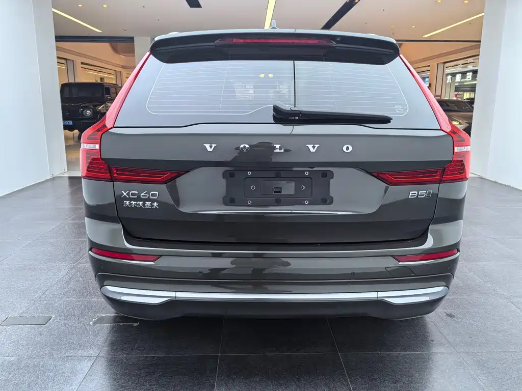 Volvo XC60 — фото 9
