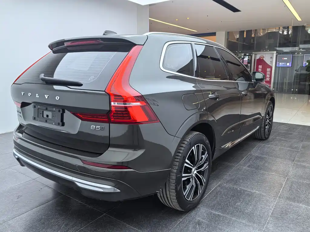Volvo XC60 — фото 10