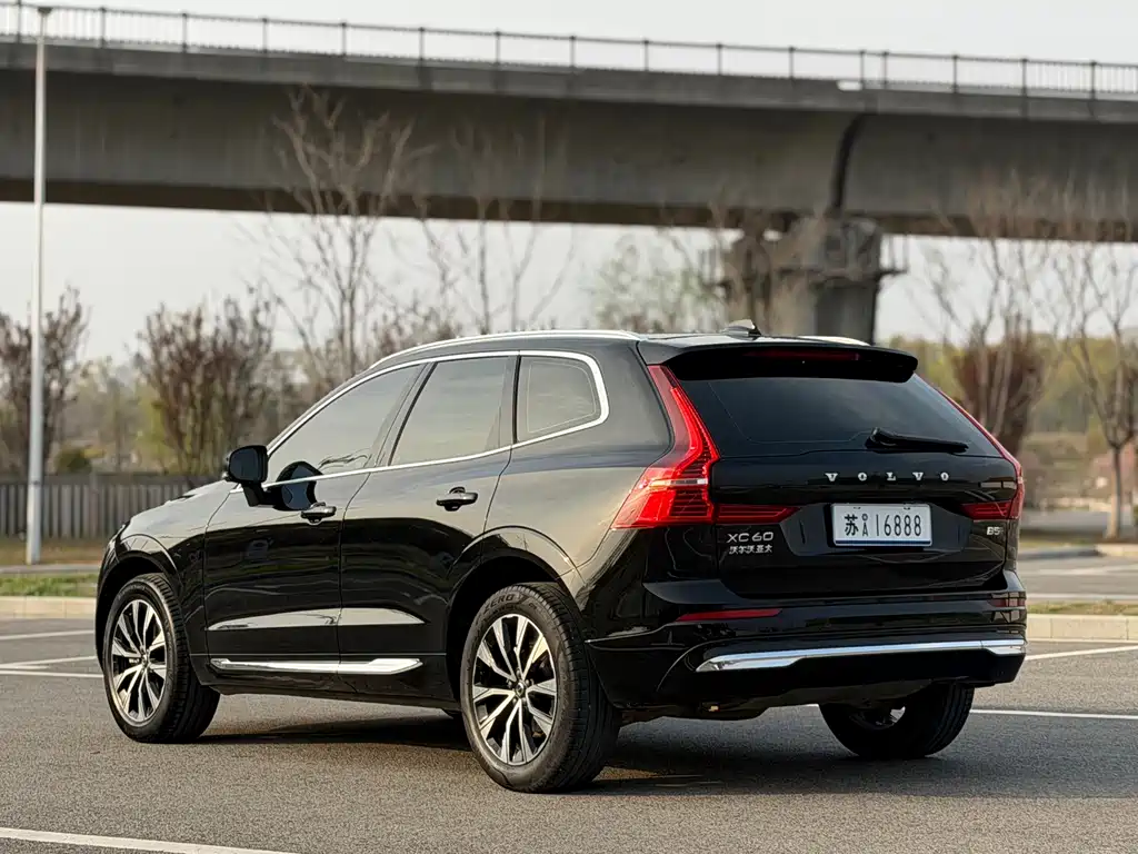 Volvo XC60 — фото 4