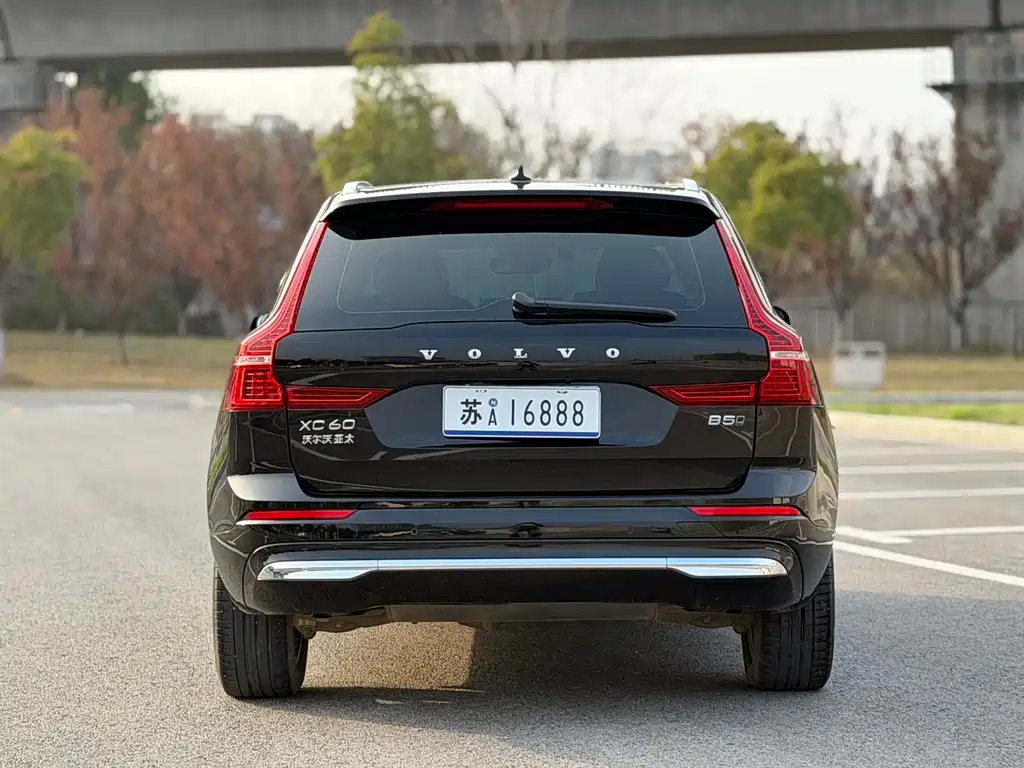Volvo XC60 — фото 5