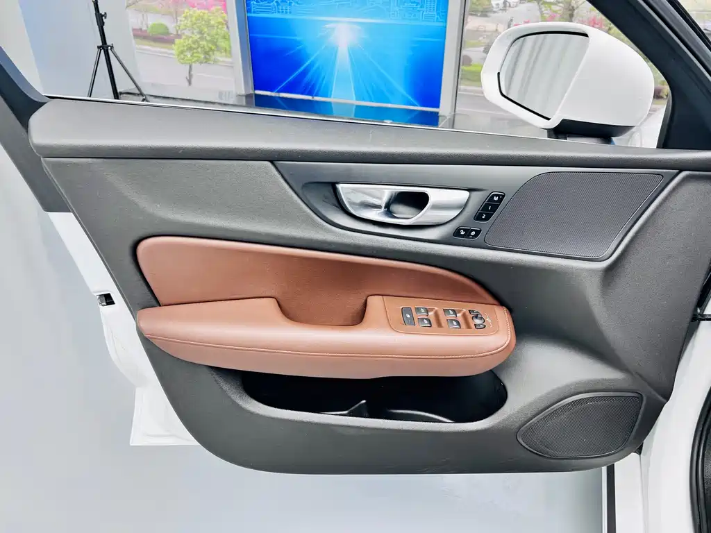 Volvo S60 — фото 11