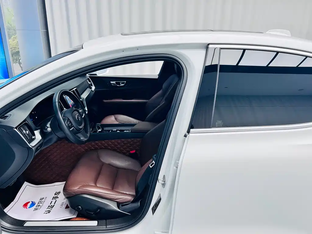 Volvo S60 — фото 17