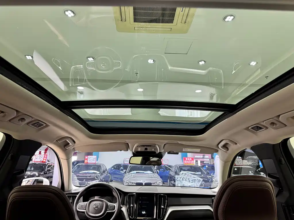 Volvo XC60 — фото 13