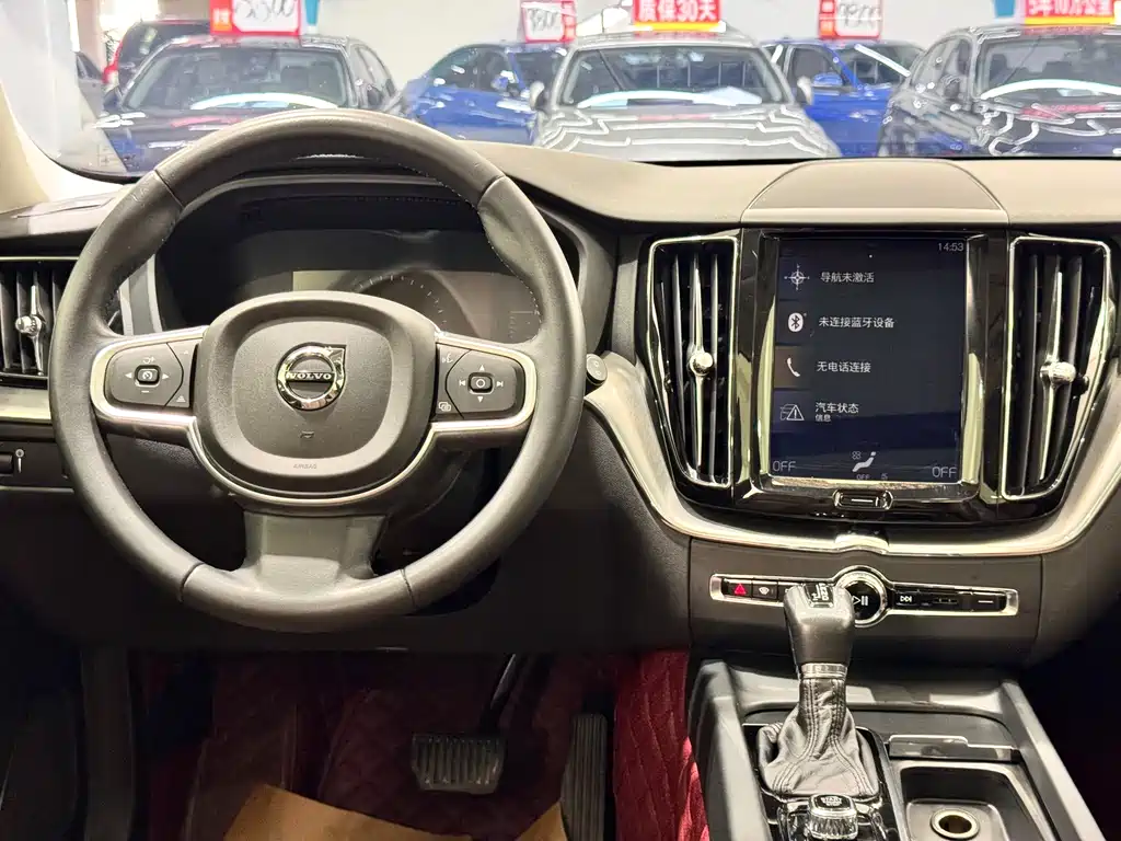 Volvo XC60 — фото 15