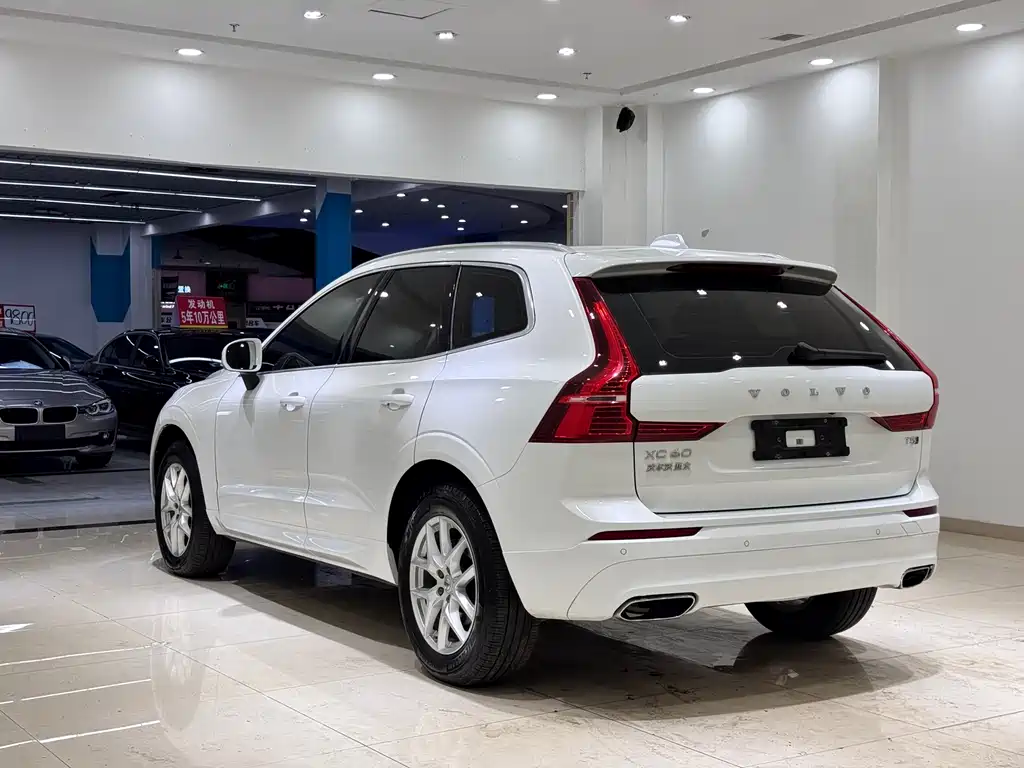 Volvo XC60 — фото 5