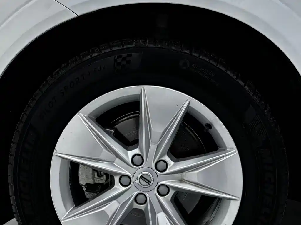 Volvo XC60 — фото 15