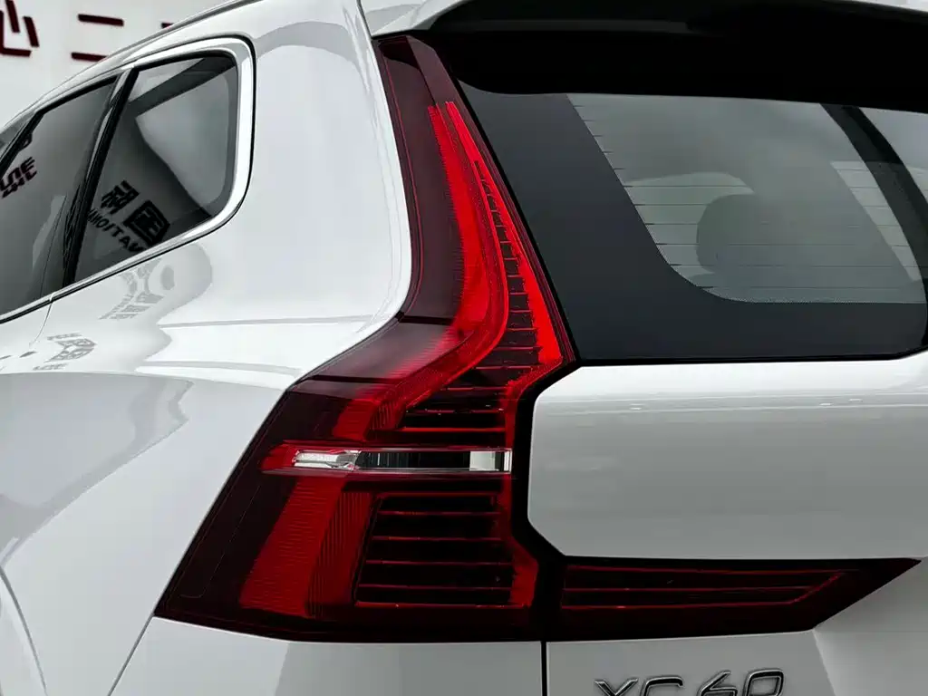 Volvo XC60 — фото 19