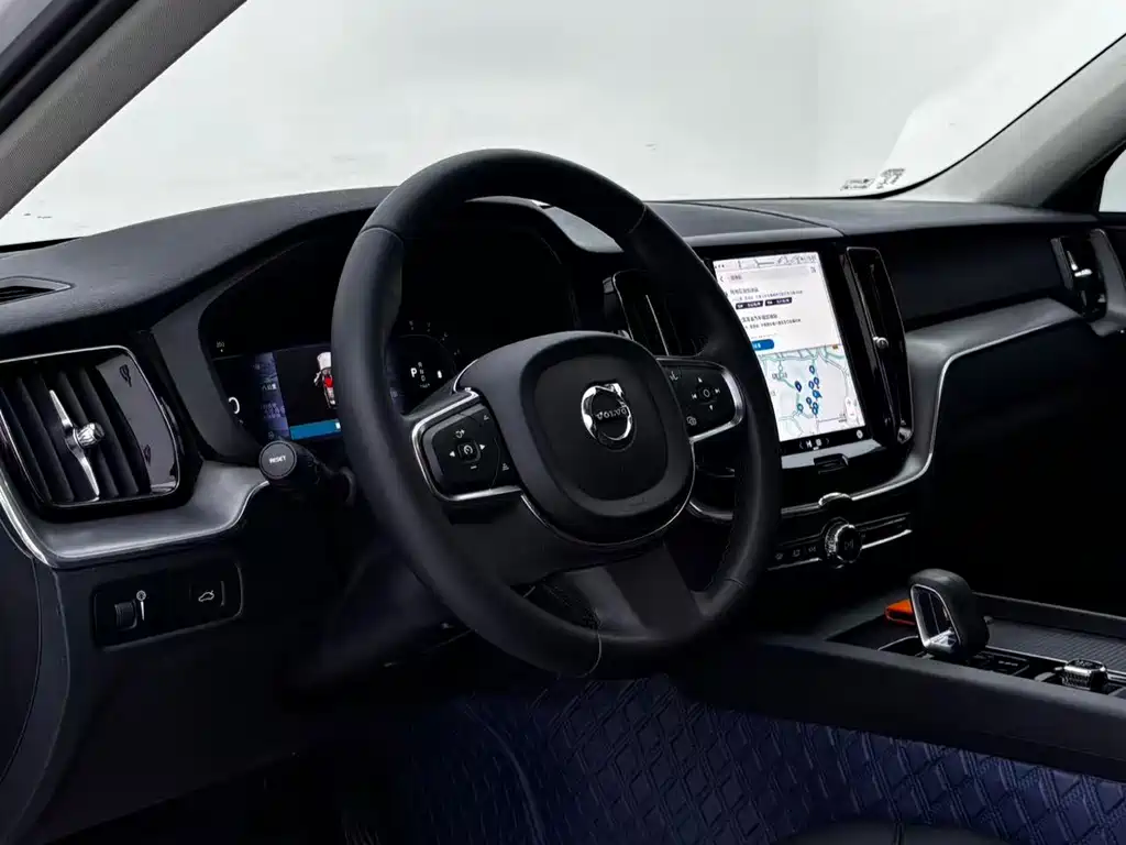 Volvo XC60 — фото 20