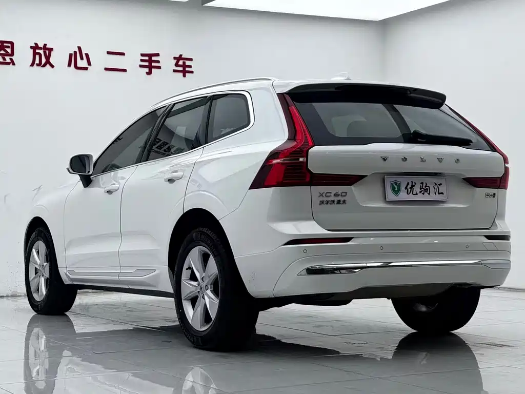Volvo XC60 — фото 6