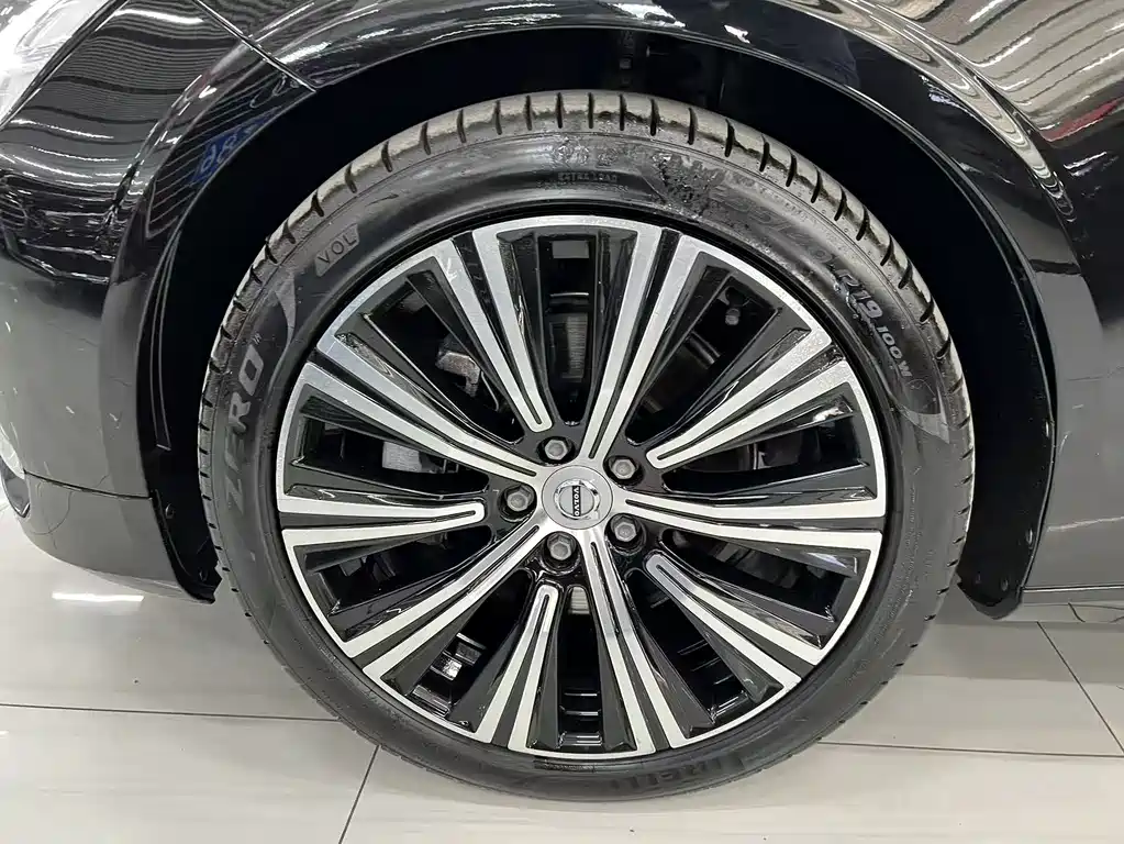 Volvo S90 — фото 24