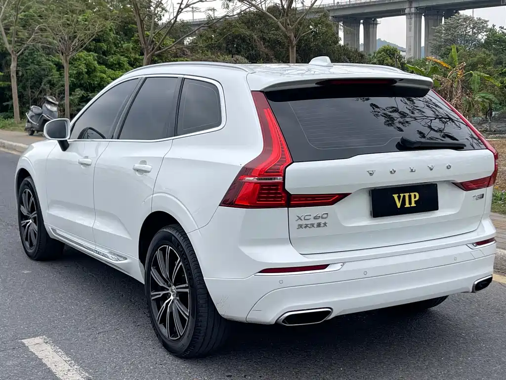 Volvo XC60 — фото 4