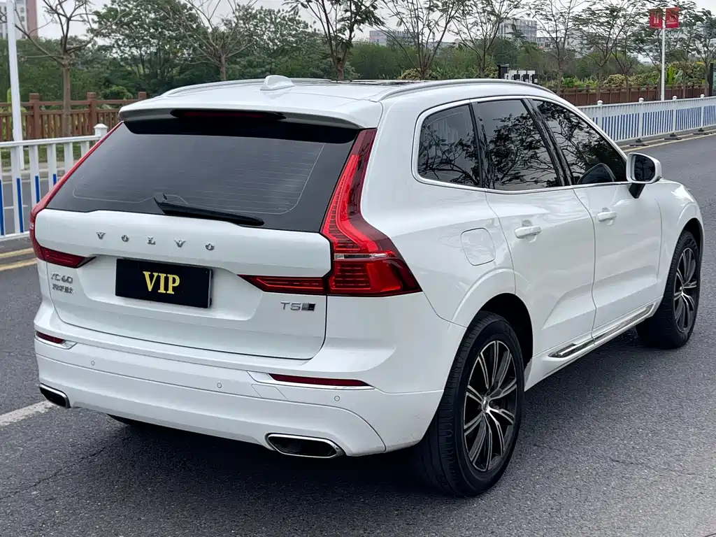 Volvo XC60 — фото 6