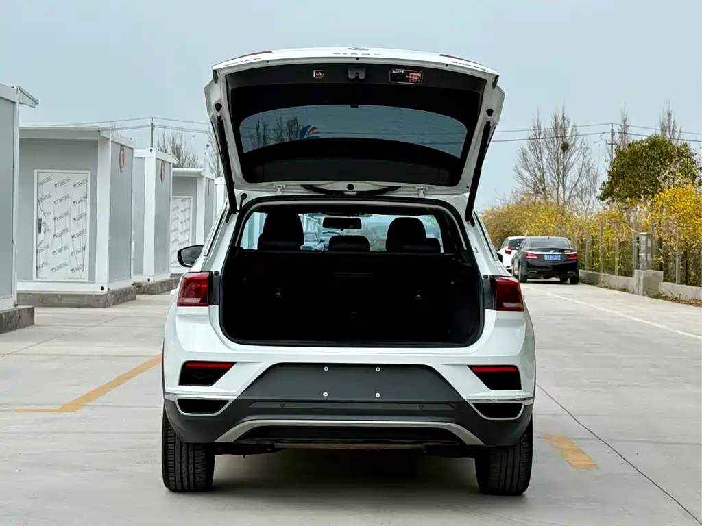 Volvo XC60 — фото 9