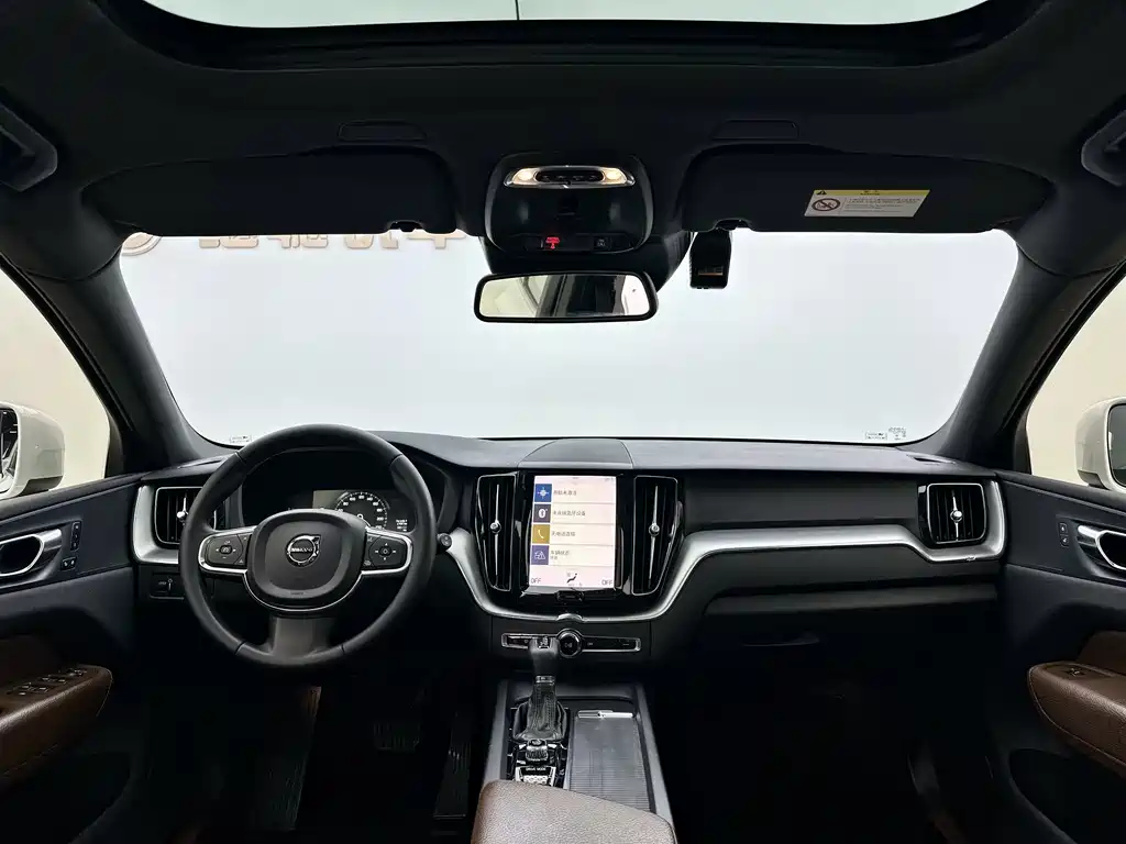 Volvo XC60 — фото 4