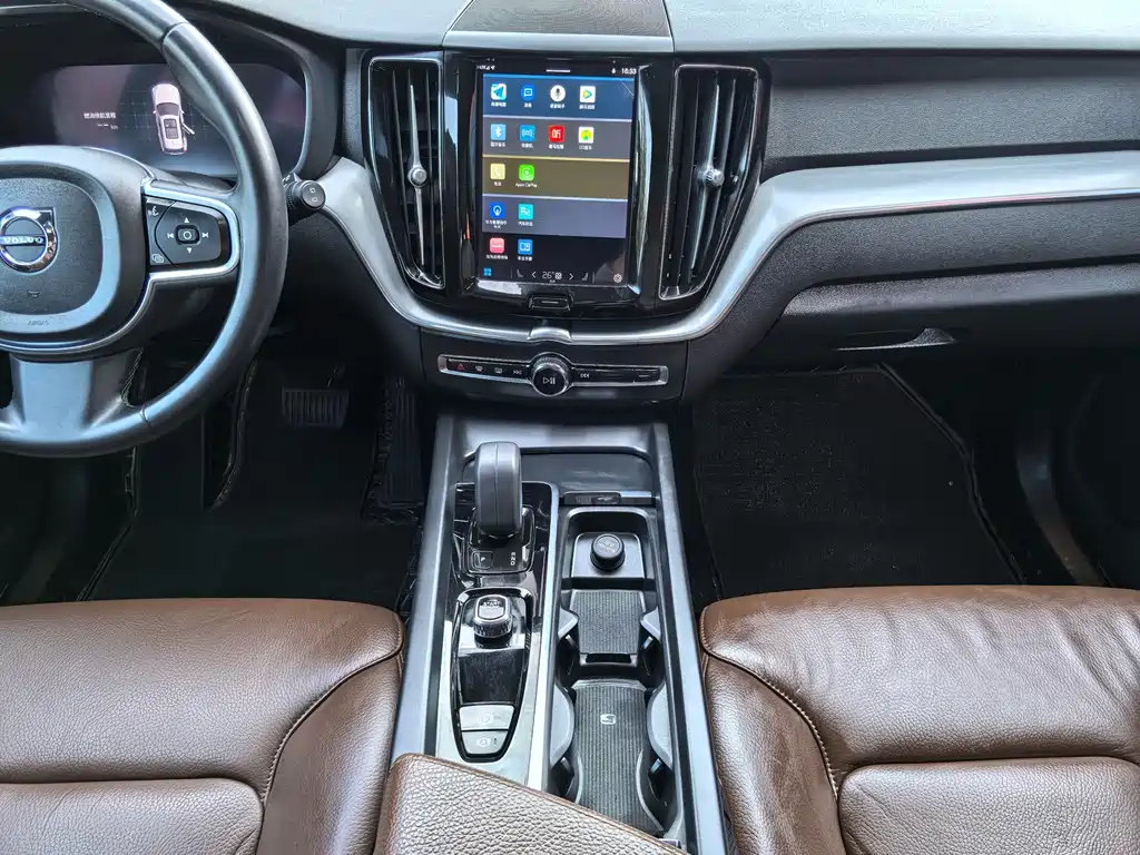 Volvo XC60 — фото 11